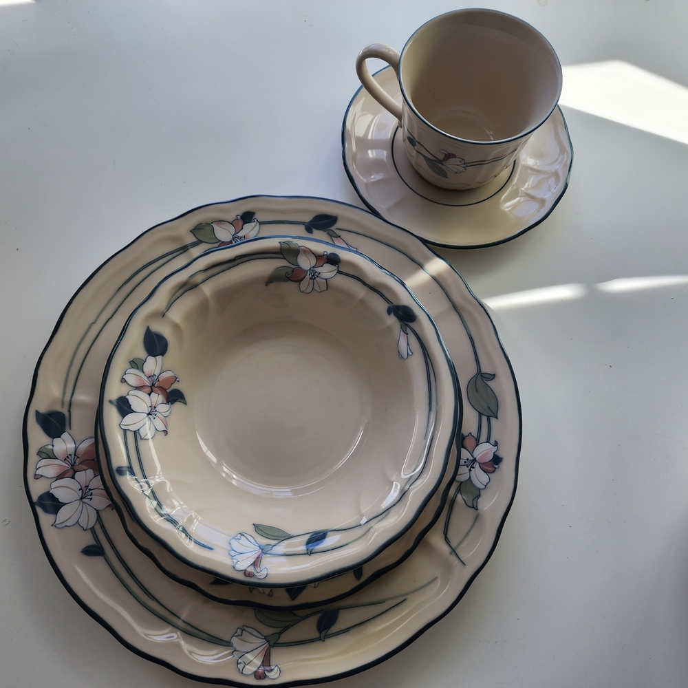 Noritake Vintage Epoch New Apple Blossom Stoneware Korea 5 Pc Plate Dish Cup Set